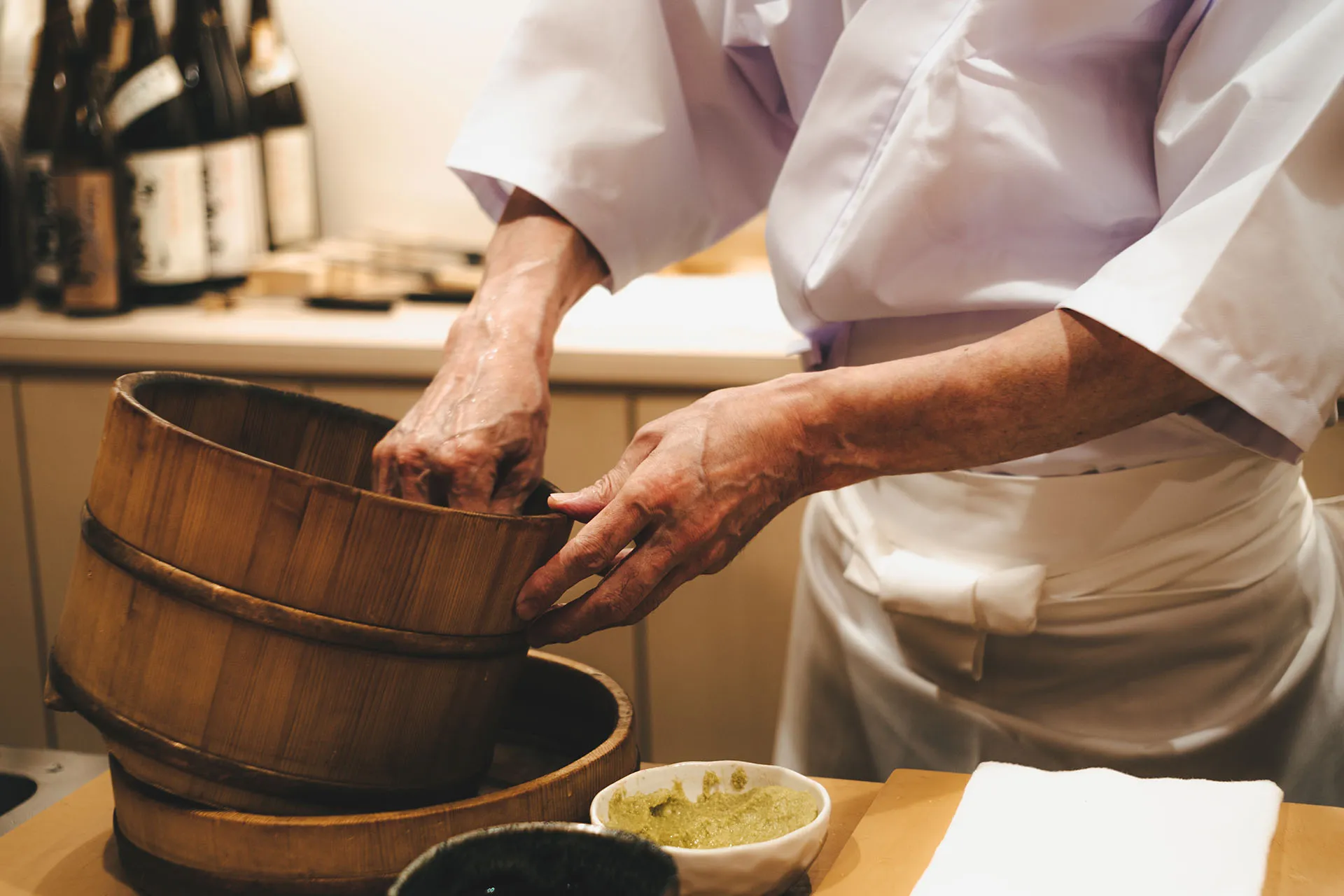 Training on shaping vinegared rice by hand