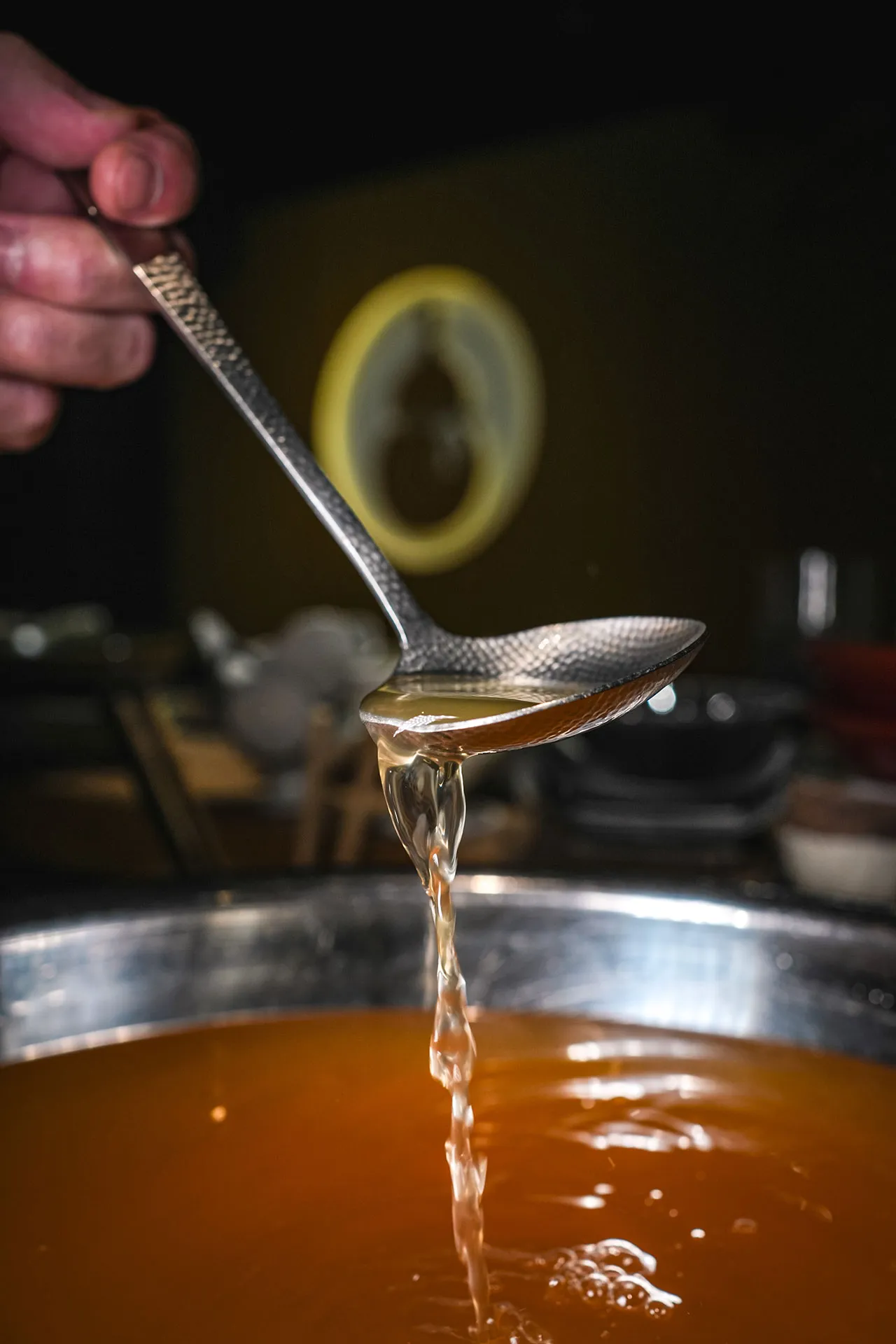 Preparing tsuyu (dipping sauce)